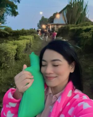 Titi Kamal Instagram - Bandung saat break syuting Film Getih Ireng. Menyenangkan dan syahdu💖 #Bandung