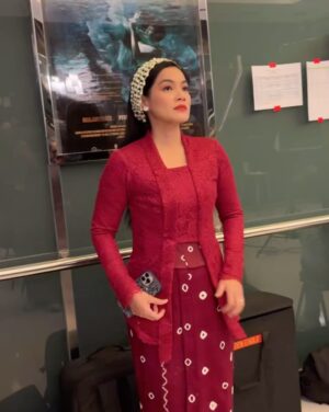 Titi Kamal Instagram - Bandung saat break syuting Film Getih Ireng. Menyenangkan dan syahdu💖 #Bandung