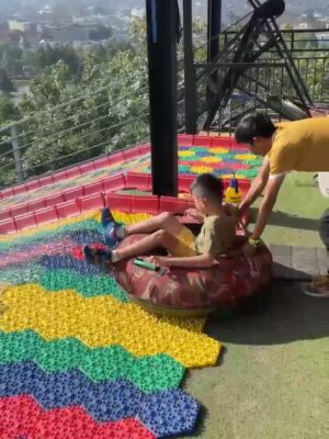 Titi Kamal Instagram - Duh gemes tp deg2an selfie sama dia🤣🤣
Syuting film di Bandung, kalo punya keluarga besar, mereka pada samperin quality time😍