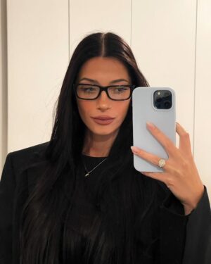 Tiziana Sabatini Instagram - Muchas mirror selfies, comida, Kaia, cancha, accidentes y algunos lugarcitos <3
En Roma