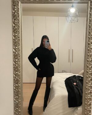 Tiziana Sabatini Instagram - Muchas mirror selfies, comida, Kaia, cancha, accidentes y algunos lugarcitos <3
En Roma