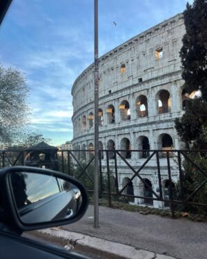 Tiziana Sabatini Instagram - Muchas mirror selfies, comida, Kaia, cancha, accidentes y algunos lugarcitos <3
En Roma