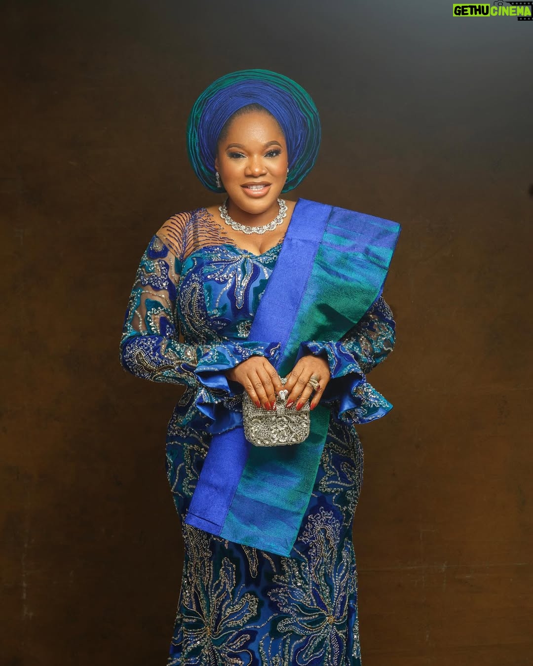 Toyin Abraham - 85.8K Likes - Outfit  tailored @ykarisfashion 
Fabric @ewalagos.ng 
Accessories & purse @tavinstoresbytiwabola
Makeup @bernards_magic 

Pls watch Street Genius on Toyin Abraham Tv on YouTube 💪💪💯