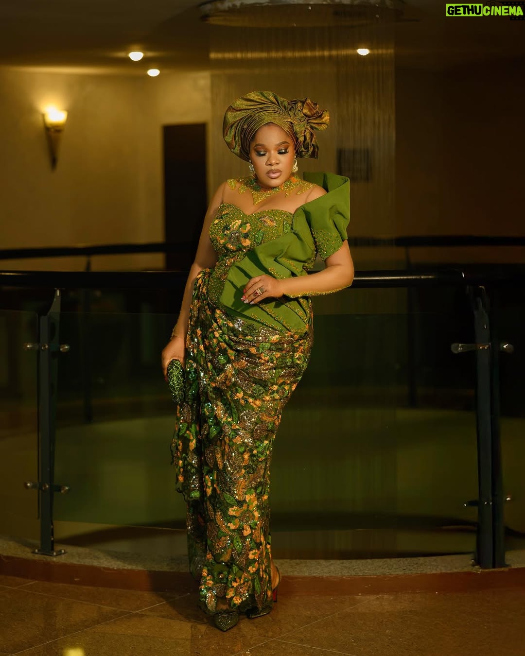 Toyin Abraham - 140.6K Likes - Outfit  tailored @ykarisfashion 
Accessories & purse& shoe  @tavinstoresbytiwabola
Makeup @bernards_magic 
Photo @boboiso 
#oversabiaunty #oversabi #jp2025