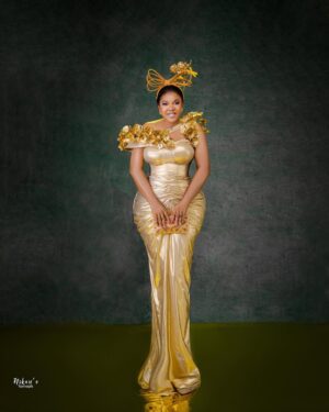 Toyin Abraham Instagram - Outfit tailored @ykarisfashion
Accessories & purse& shoe @tavinstoresbytiwabola
Makeup @bernards_magic
Hair stylist @ghair_luxe
Photo @nikankonxeptsstudios