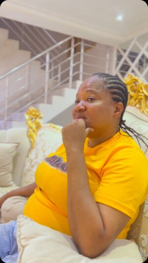 Toyin Abraham Instagram - Abeg which kind ìyálóde be this wey no fi do small challenge?🤔
This one is plastic Ìyálóde oo the real one would be in cinemas June 6th
#anticipate
#iyalodeiscoming #Iyalode