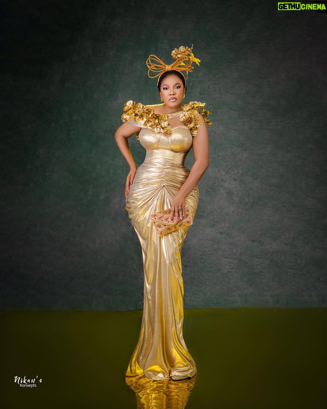 Toyin Abraham - 163.7K Likes - Outfit  tailored @ykarisfashion 
Accessories & purse& shoe  @tavinstoresbytiwabola
Makeup @bernards_magic 
Hair stylist @ghair_luxe 
Photo @nikankonxeptsstudios