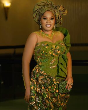 Toyin Abraham Instagram - Outfit tailored @ykarisfashion
Accessories & purse& shoe @tavinstoresbytiwabola
Makeup @bernards_magic
Photo @boboiso
#oversabiaunty #oversabi #jp2025