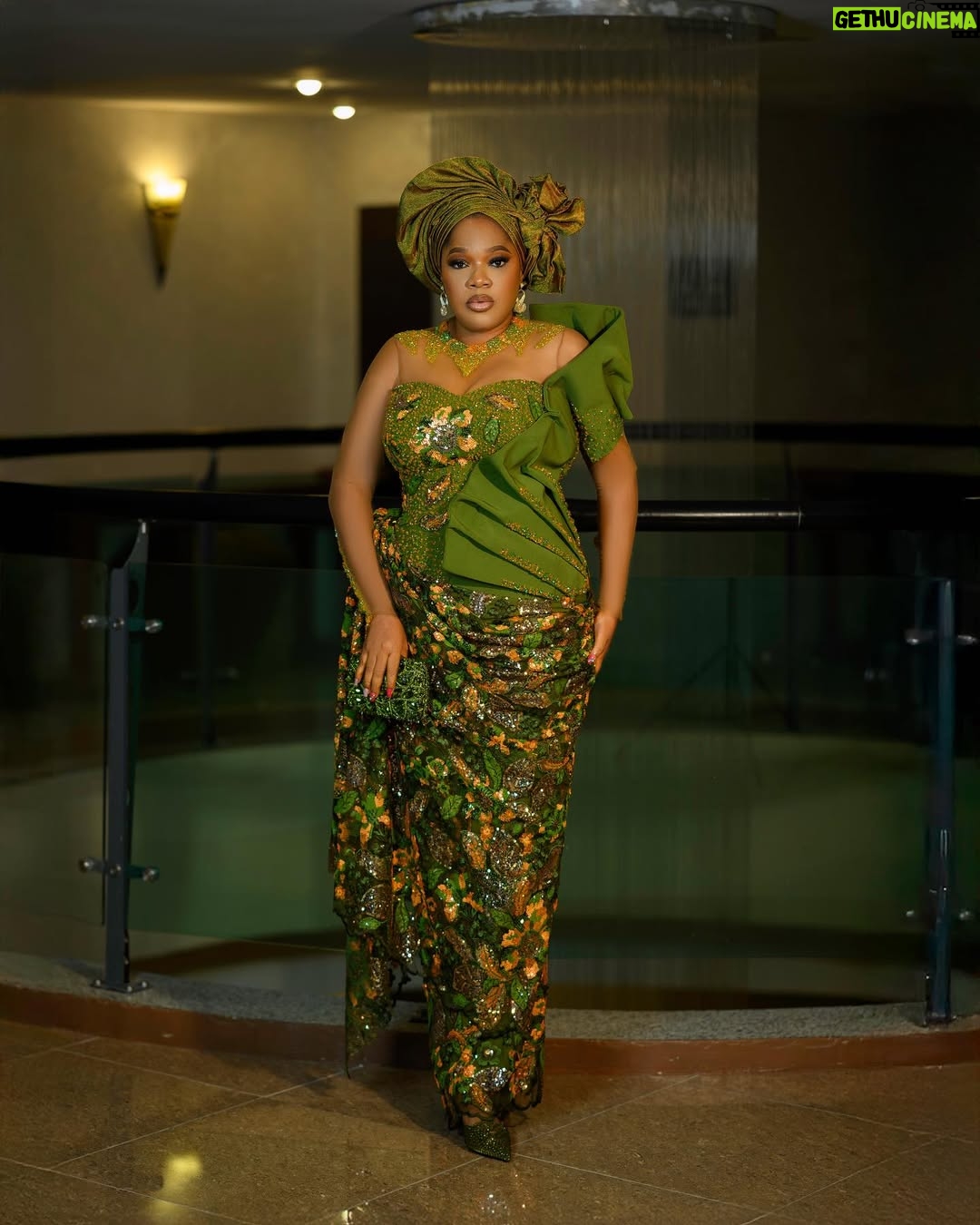 Toyin Abraham - 140.6K Likes - Outfit  tailored @ykarisfashion 
Accessories & purse& shoe  @tavinstoresbytiwabola
Makeup @bernards_magic 
Photo @boboiso 
#oversabiaunty #oversabi #jp2025