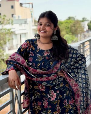 Trapti Gupta Instagram - Tenu suit suit krda..😍