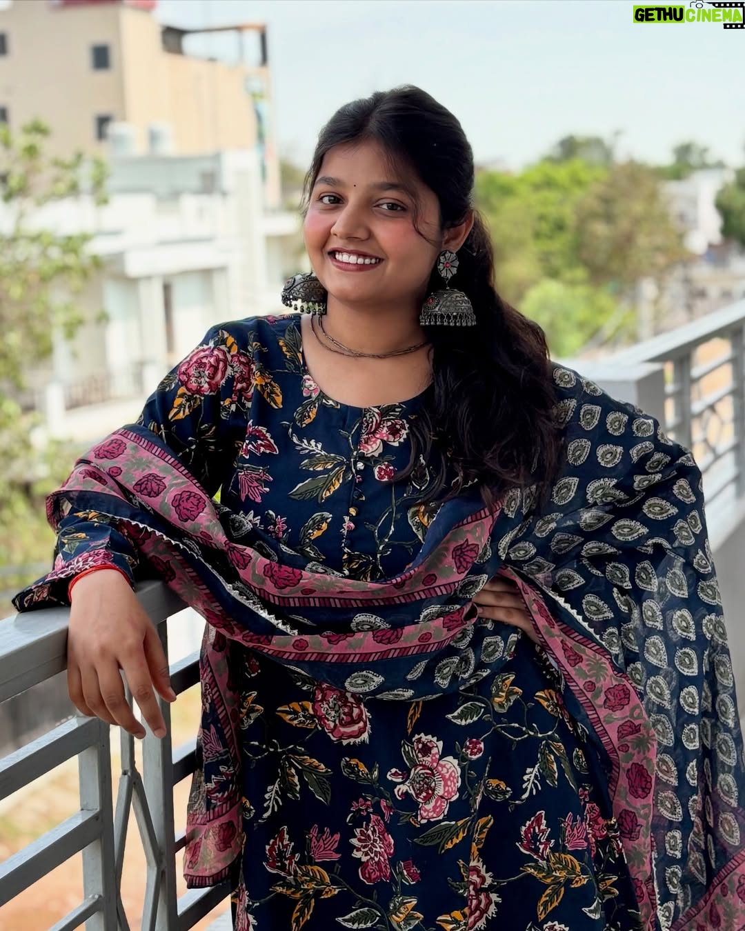 Trapti Gupta - 53.4K Likes - Tenu suit suit krda..😍