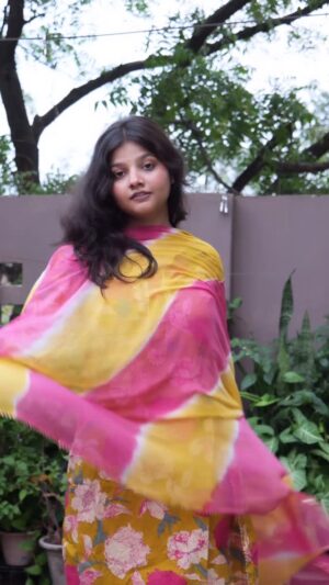 Trapti Gupta Instagram - 90’s songs ki bat hi alag h..🥰🫰🏻💕
