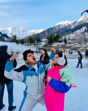 Trapti Gupta Instagram - Mauj masti ni rukni chahiye..😎🤣

#siblings#comedy#kasol