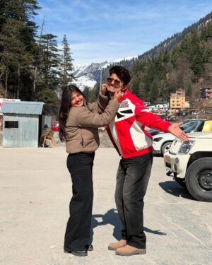 Trapti Gupta Instagram - Mauj masti ni rukni chahiye..😎🤣

#siblings#comedy#kasol