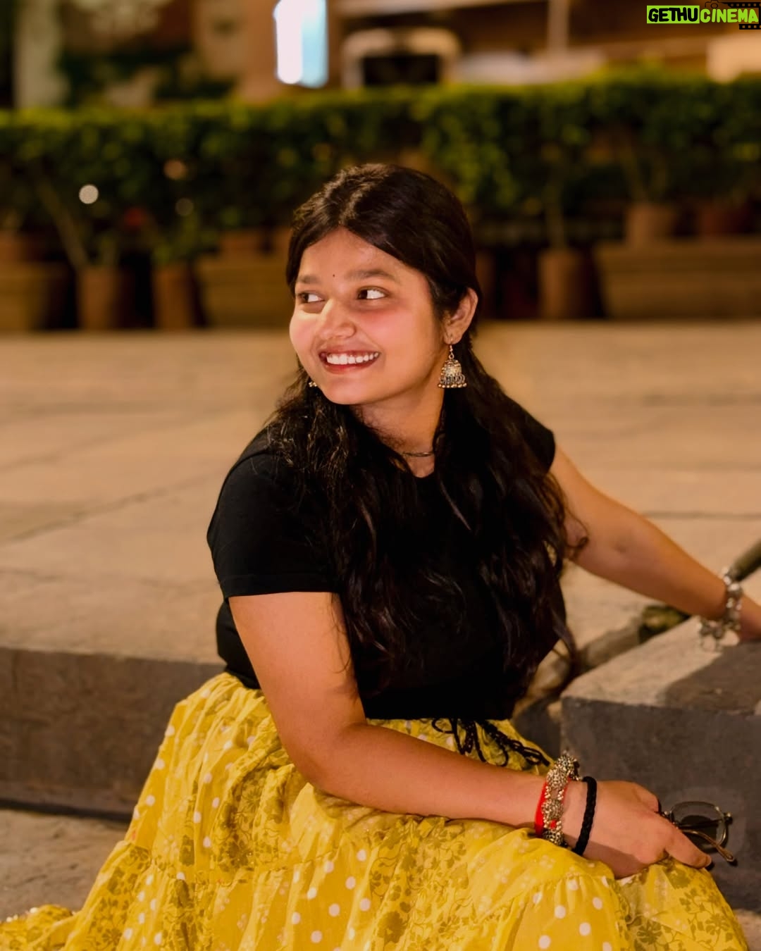 Trapti Gupta - 29.5K Likes - Kaisi pheli zindgani.😍