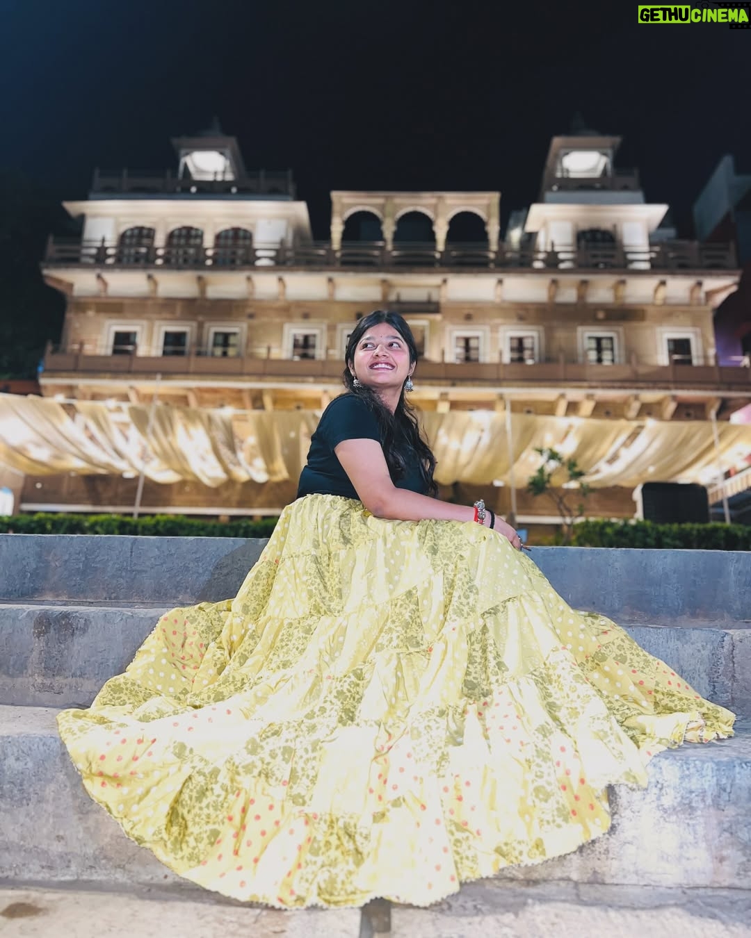 Trapti Gupta - 29.5K Likes - Kaisi pheli zindgani.😍