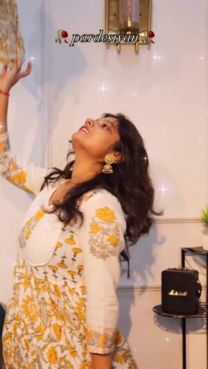 Trapti Gupta Instagram - Pardesiyannn..💕

Comment for link 🔗 for outfit.😍
