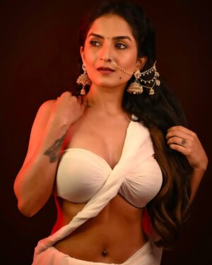 Trishaa Kamlakar Instagram - 🕊️🤍

Mua @muas_nehal_gandhi 
Pc @shubhammane_portraits

#picoftheday #fyp #explorepage #photogram #foryoupage #sareelook #lookbook #lovtrishaa