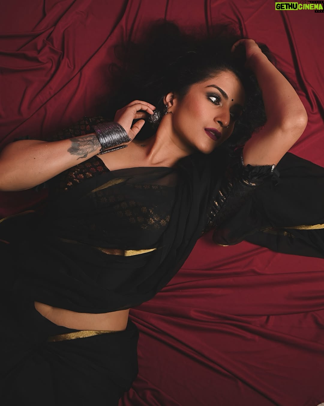 Trishaa Kamlakar - 3 Likes - 🌸Vintage charm or bold 💋glamour? 

Pc @shubhammane_portraits 

#BlackSareeMagic #SareeMuse #BoldAndBeautiful #SareeDiaries #IndianFashion #Lovtrishaa
