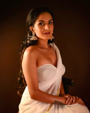 Trishaa Kamlakar Instagram - 🕊️🤍

Mua @muas_nehal_gandhi 
Pc @shubhammane_portraits

#picoftheday #fyp #explorepage #photogram #foryoupage #sareelook #lookbook #lovtrishaa