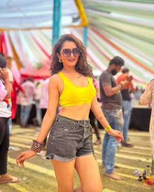 Trishaa Kamlakar Instagram - 🤍🩵🤎💜HAPPY HOLI💚💛🧡🩷 

Pc @jd.jayesh 

#holi2025 #happyholi #holipost #colours #vibes #postoftheday #Lovtrishaa