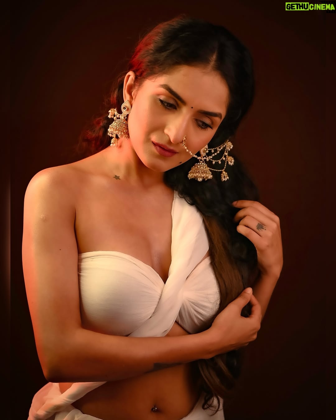 Trishaa Kamlakar - 7.1K Likes - 🕊️🤍

Mua @muas_nehal_gandhi 
Pc @shubhammane_portraits

#picoftheday #fyp #explorepage #photogram #foryoupage #sareelook #lookbook #lovtrishaa