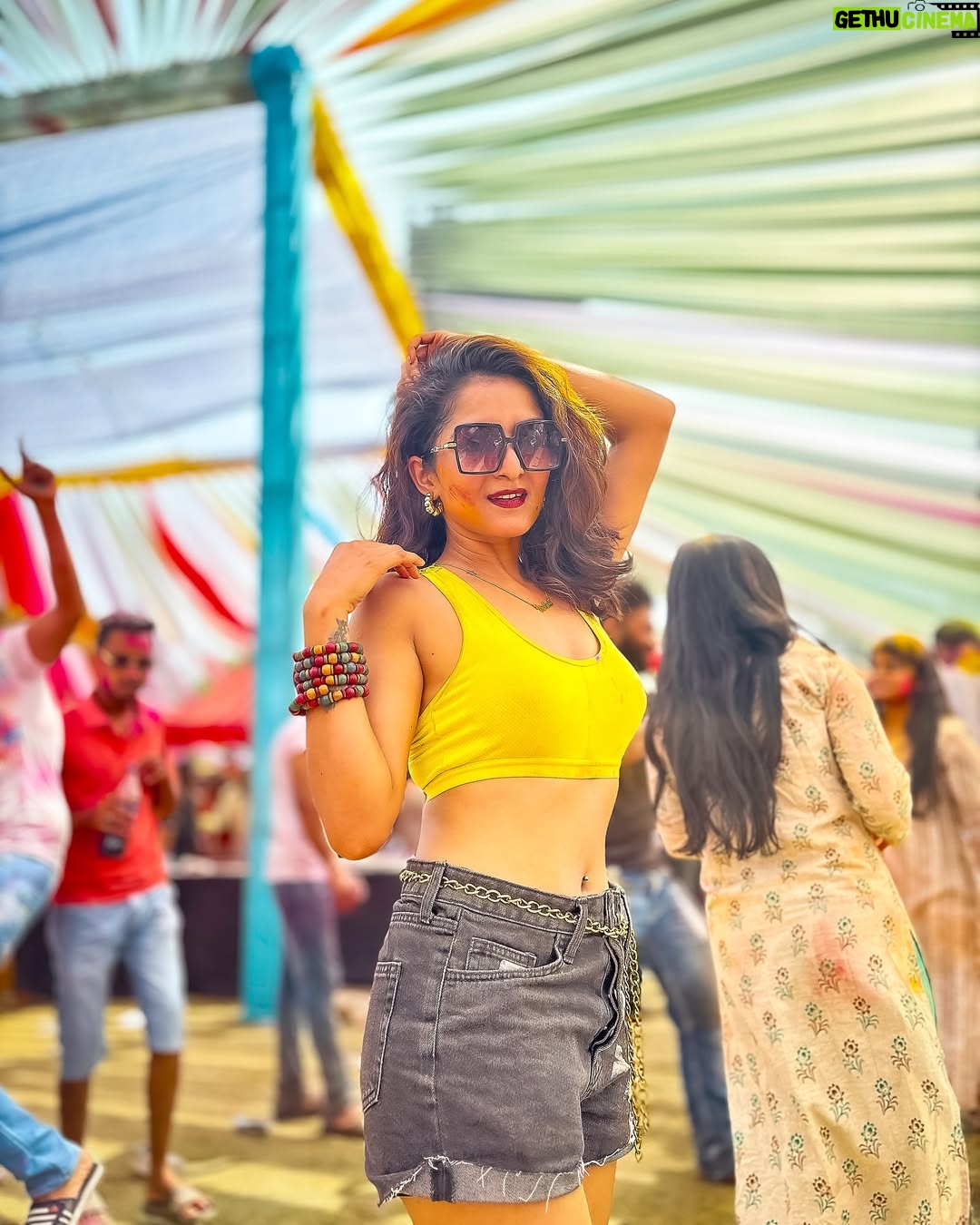 Trishaa Kamlakar - 3 Likes - 🤍🩵🤎💜HAPPY HOLI💚💛🧡🩷 

Pc @jd.jayesh 

#holi2025 #happyholi #holipost #colours #vibes #postoftheday #Lovtrishaa
