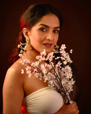 Trishaa Kamlakar Instagram - 🕊️🤍

Mua @muas_nehal_gandhi 
Pc @shubhammane_portraits

#picoftheday #fyp #explorepage #photogram #foryoupage #sareelook #lookbook #lovtrishaa