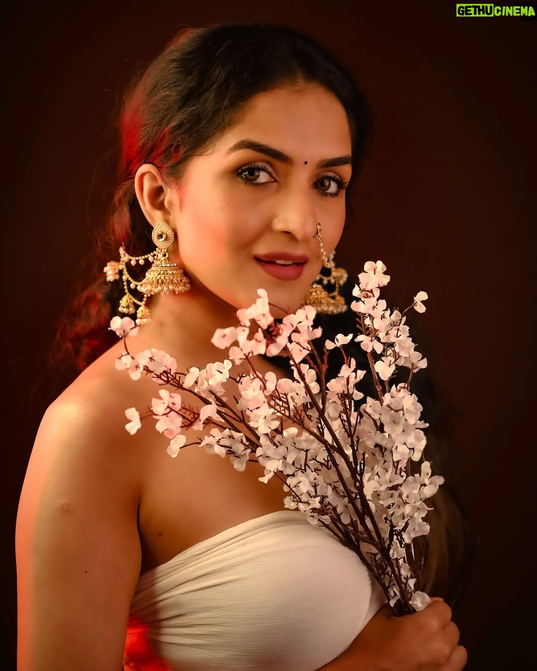 Trishaa Kamlakar - 7.1K Likes - 🕊️🤍

Mua @muas_nehal_gandhi 
Pc @shubhammane_portraits

#picoftheday #fyp #explorepage #photogram #foryoupage #sareelook #lookbook #lovtrishaa