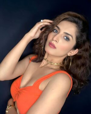 Trishaa Kamlakar Instagram - Adding a Pop of Orange to Your Feed 🧡 

#fyp #explorepage #orange #photooftheday #fitnessmotivation #exploring #lovtrishaa #mumbai #maharashtra