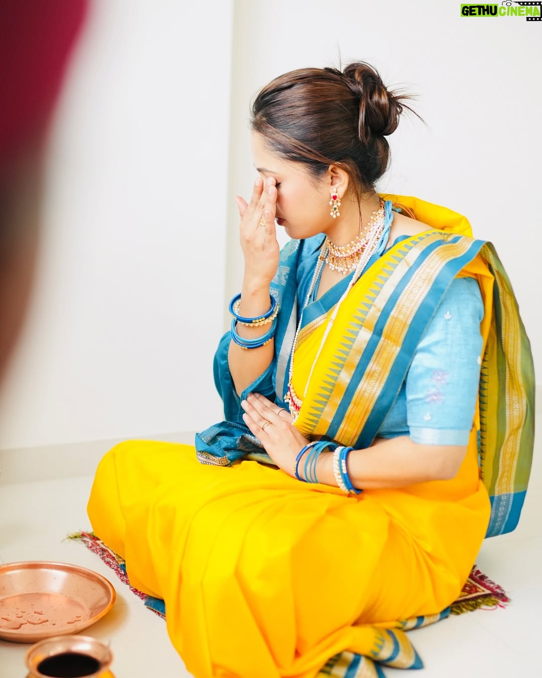 Trupti Rane - 201K Likes - माझ सगळ्यात मोठं स्वप्न होतं जे आज पूर्ण झालं ❤️😍 माझ नाही आपलं घर ❤️🤞

Middle class family मधुन आहे ना , म्हणून हे पोस्ट करतेय 😊
सगळ्यात आधी मी तुम्हाला Thank uh बोलेल ज्यानी २०१६ पासून इतका support केला , prem केल आणि फक्त तुमच्यामुळेच हे आज शक्य झालंय🙏🥺 actually ही माझ्या घरच्यांची इच्छा होती खुप वर्षापासूनची ती आज पूर्ण झाली😭
स्वतःच घर घेणं अवघड आहे पण ज्या दिवशी ते होत ना , त्या दिवशी आईशप्पथ खूप भारी वाटतं ❤️
ईतक्या वर्षाच्या मेहनतीच हे फळ आहे 🫰 
हा व्हिडिओ बघून खूप आनंद होतोय आणि मला माहीत आहे तुम्हाला पण झालाय 🥰
.
.
.jewellery - @chintamani.collection5500 
Pc - @vm_photography_30