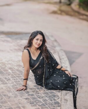 Trupti Rane Instagram - The sexiest curve on your body is your smile ❤️🙈
.
.
Saree - @anki_sareejwellery_collection 
Pc - @ashish_jadhav_photography 
Jewellery- @sk_jewellery_creation16 
Mua - @truptirane_makeover 
.
.
.
.
#bunny #trending #happy #love #cute #smile #viral #instadaily #black #blacksaree