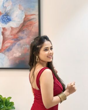 Trupti Rane Instagram - Ek haseena thiii , or uske deewane bohot the 😅❤️
.
.
Outfit- @beautyfly._official 
Golden jewellery- @iandk7 
.
.
.
.
#bunny #trending #happy #love #cute #smile #viral