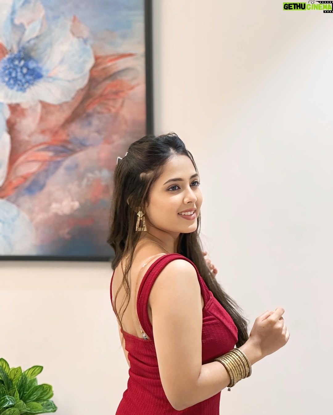 Trupti Rane - 125.7K Likes - Ek haseena thiii , or uske deewane bohot the 😅❤️
.
.
Outfit- @beautyfly._official 
Golden jewellery- @iandk7 
.
.
.
.
#bunny #trending #happy #love #cute #smile #viral