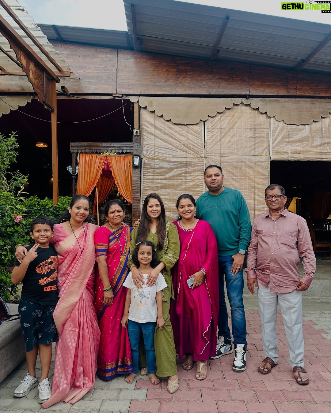 Trupti Rane - 201K Likes - माझ सगळ्यात मोठं स्वप्न होतं जे आज पूर्ण झालं ❤️😍 माझ नाही आपलं घर ❤️🤞

Middle class family मधुन आहे ना , म्हणून हे पोस्ट करतेय 😊
सगळ्यात आधी मी तुम्हाला Thank uh बोलेल ज्यानी २०१६ पासून इतका support केला , prem केल आणि फक्त तुमच्यामुळेच हे आज शक्य झालंय🙏🥺 actually ही माझ्या घरच्यांची इच्छा होती खुप वर्षापासूनची ती आज पूर्ण झाली😭
स्वतःच घर घेणं अवघड आहे पण ज्या दिवशी ते होत ना , त्या दिवशी आईशप्पथ खूप भारी वाटतं ❤️
ईतक्या वर्षाच्या मेहनतीच हे फळ आहे 🫰 
हा व्हिडिओ बघून खूप आनंद होतोय आणि मला माहीत आहे तुम्हाला पण झालाय 🥰
.
.
.jewellery - @chintamani.collection5500 
Pc - @vm_photography_30