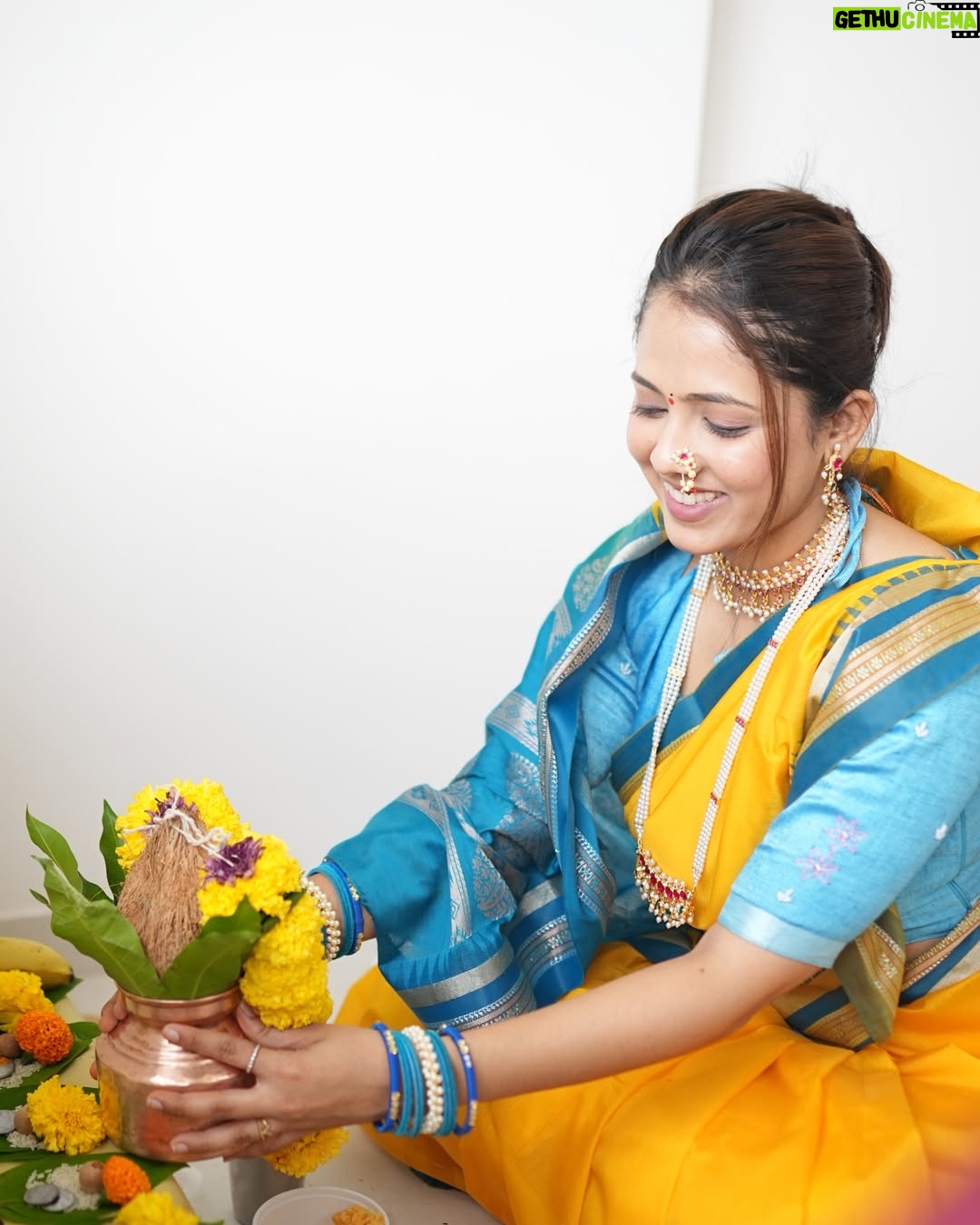Trupti Rane - 201K Likes - माझ सगळ्यात मोठं स्वप्न होतं जे आज पूर्ण झालं ❤️😍 माझ नाही आपलं घर ❤️🤞

Middle class family मधुन आहे ना , म्हणून हे पोस्ट करतेय 😊
सगळ्यात आधी मी तुम्हाला Thank uh बोलेल ज्यानी २०१६ पासून इतका support केला , prem केल आणि फक्त तुमच्यामुळेच हे आज शक्य झालंय🙏🥺 actually ही माझ्या घरच्यांची इच्छा होती खुप वर्षापासूनची ती आज पूर्ण झाली😭
स्वतःच घर घेणं अवघड आहे पण ज्या दिवशी ते होत ना , त्या दिवशी आईशप्पथ खूप भारी वाटतं ❤️
ईतक्या वर्षाच्या मेहनतीच हे फळ आहे 🫰 
हा व्हिडिओ बघून खूप आनंद होतोय आणि मला माहीत आहे तुम्हाला पण झालाय 🥰
.
.
.jewellery - @chintamani.collection5500 
Pc - @vm_photography_30