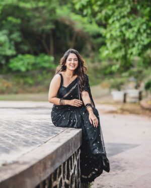 Trupti Rane Instagram - The sexiest curve on your body is your smile ❤️🙈
.
.
Saree - @anki_sareejwellery_collection 
Pc - @ashish_jadhav_photography 
Jewellery- @sk_jewellery_creation16 
Mua - @truptirane_makeover 
.
.
.
.
#bunny #trending #happy #love #cute #smile #viral #instadaily #black #blacksaree