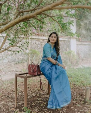 Trupti Rane Instagram - एक खूबसूरत सी शाम लिखूं , और उसमे खुदको खुदके नाम लिखूं ❤️📝
.
.
.
.
Stylist - @dimple_m_soni , @dimplemsoni2
Outfit - @ethnicsaroj
Pc - @shivampugaonkarphotography 
.
.
.
.
#bunny #trending #happy #love#cute #smile #viral