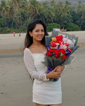 Trupti Rane Instagram - Sunshine, flowers, and a little bit of love – that’s all we need to be happy ❤️🫰
.
.
.
.
Bouquet - @sk_creation8228 
.
.
.
#bunny #trending #happy #love #cute #smile