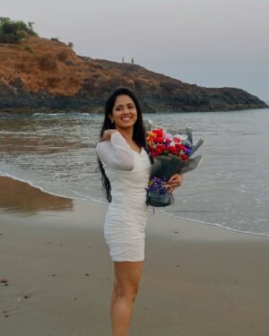 Trupti Rane Instagram - Sunshine, flowers, and a little bit of love – that’s all we need to be happy ❤️🫰
.
.
.
.
Bouquet - @sk_creation8228 
.
.
.
#bunny #trending #happy #love #cute #smile