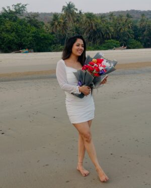 Trupti Rane Instagram - Sunshine, flowers, and a little bit of love – that’s all we need to be happy ❤️🫰
.
.
.
.
Bouquet - @sk_creation8228 
.
.
.
#bunny #trending #happy #love #cute #smile