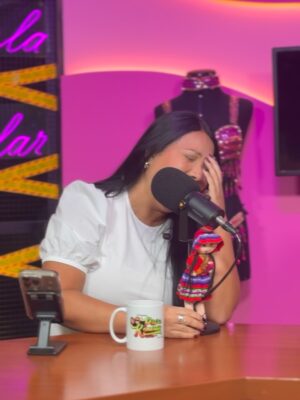 Tula Rodríguez Instagram - Estamos muy felices por ya tenemos ESTUDIO NUEVO!!! 💞😭🎉
Estamos haciendo todo lo mejor para ustedes 💞💞 gracias a tod@s los que nos ven todos los domingos ✨
Ya saben… LA QUE ES FELIZ NO JODEEE 🙌🏼

¿Qué tal les pareció el estudio??? 

#DiosEsBueno #pitukonera #nuevoestudio