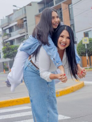 Tula Rodríguez Instagram - Juntas somos el mejor duo, pero en nuestro corazón siempre seremos el mejor equipo de 3 y desde el cielo estoy segura que está orgulloso de ti 🤍
TE AMAMOS ❤️

#DiosEsBueno #DiosTeAma #Familia