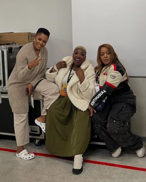 Tumi Morake Instagram - FUNNY WOMEN
#COMEDY
@laughafricacomfest weekend was magical!
Always great to chop it up with comics
👑❤️💃🏾💫🇿🇦🌍👑
LIVE LOVE LAUGH LIGHT LAND