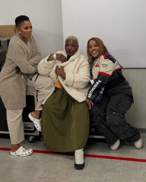 Tumi Morake Instagram - FUNNY WOMEN
#COMEDY
@laughafricacomfest weekend was magical!
Always great to chop it up with comics
👑❤️💃🏾💫🇿🇦🌍👑
LIVE LOVE LAUGH LIGHT LAND