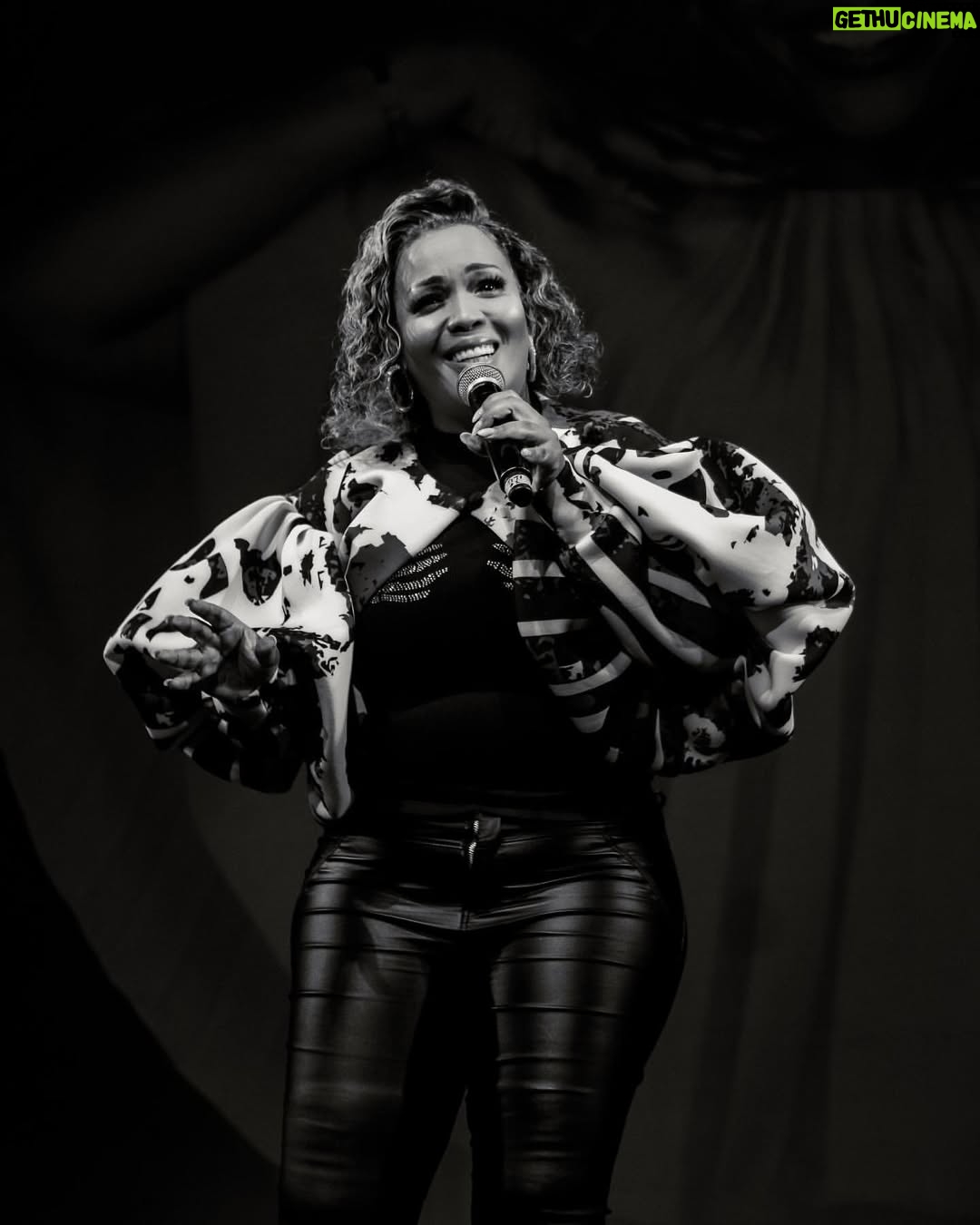 Tumi Morake - 2K Likes - My voice is my identity. A lens with its own colourful perspective. I love wrapping it up in laughter and irreverence, wit and silliness. I love seeing what it does - the ripples of laughter to those who let it in, the hard stillness of those who do not. I have feared it, loved it, belted it out and silenced it. It arrives as a tickle or a slap in the face, sometimes a simple breeze and on occasion, an unexpected gust that blows you away. And in every choice it does its work. Weaponized against me, armored to protect me, it lives in the best and worst parts of me. I love it here. In these moments. With a captive audience and a gambling deck. Hear me roar, purr, whisper, shout. Hear me simply being every version of me. 
#berekamosadi #standupcomedian #tumibathong #inmyfeels #aflyymrs
📸 : @artinthemusic