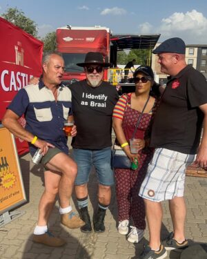 Tumi Morake Instagram - When @chrisforrestsa invited me to come talk smack and host a braai demonstration with the inimitable @chef_bennym i was like, “say less”. 🍻🥩🐟🔥#ultimatebraaimaster #tumibathong