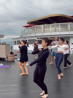 Tyna Dwi Jayanti Instagram - To my body, thank you.
Had the best soul flow class session at @marinabaysands 🤍 it’s all about grounding phrases, connecting mind and body through free, intuitive movement. Feeling recharged, peace and joyful.
#AboveBeyond