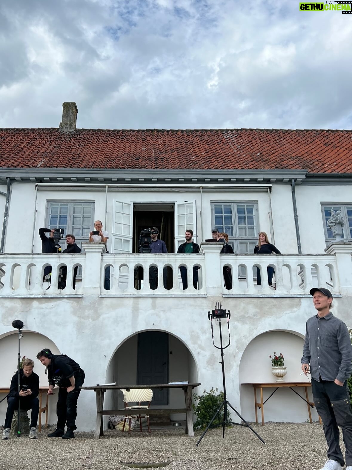 Ulrikke Falch - 3 Likes - Hallooo i januar dro jeg til København for å skrive manus til en tvserie med @madsestegger og @hannedmontanned for DR, og nå er vi i opptak! 😭 til høsten (efteråret) er det premiere 🎬