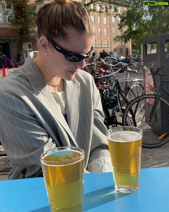 Ulrikke Falch - 3 Likes - Spise drikke leke